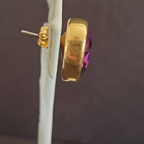 VTG‎ Swarovski Stud Earrings Purple Teardrop Stones 80's Gold Plated Signed SAL - Picture 6 of 7